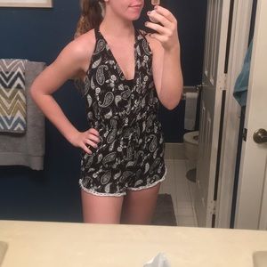 👗Dennys Black & White Romper👗